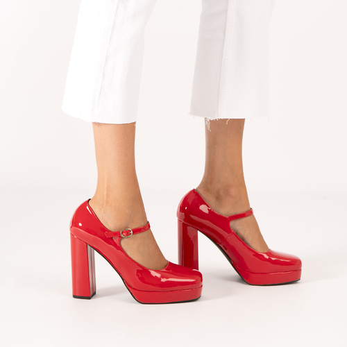 Schuh im Mary Jane Stil mit Absatz und Plateau in Lackleder Farbe rot 