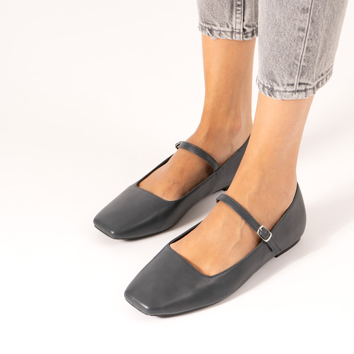 Flat navy ballerinas made in soft faux leather 