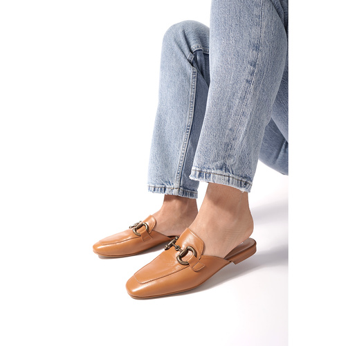 Flat slingback loafer in camel leather 