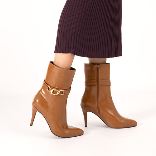 Heeled booties in soft camel faux leather 