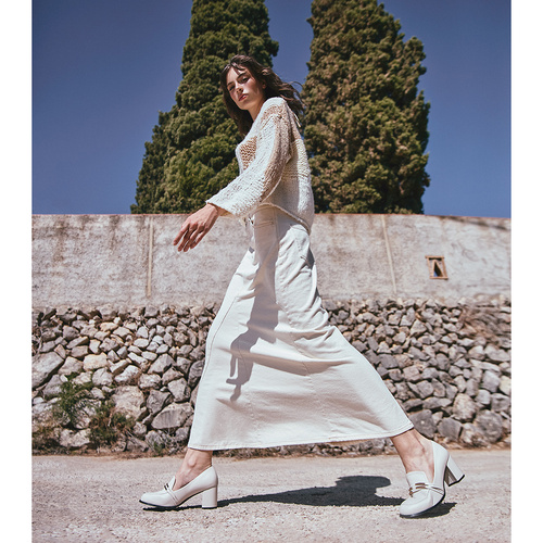 Heeled loafer in beige soft faux leather 