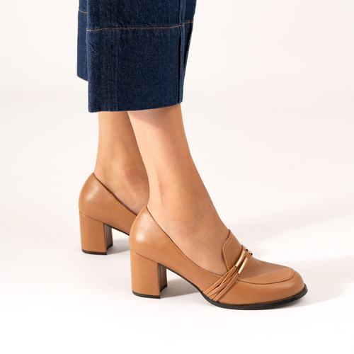 Heeled loafer in camel soft faux leather 