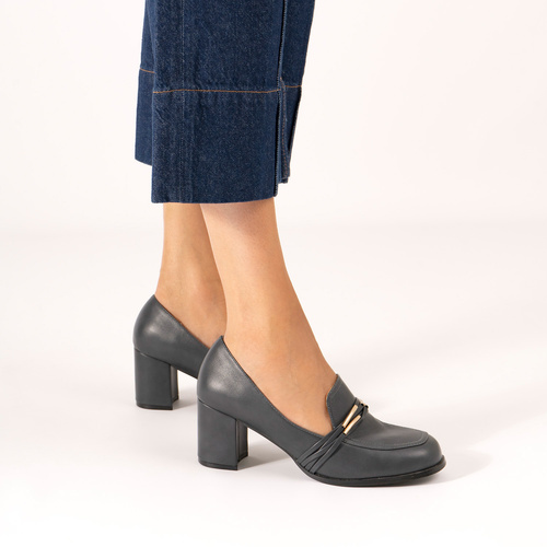 Heeled loafer in navy soft faux leather 