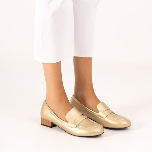 Heeled loafer in soft gold faux leather 