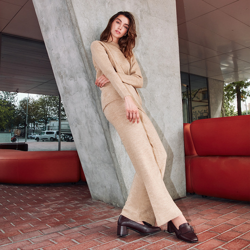 Heeled moccasin in brown faux leather 