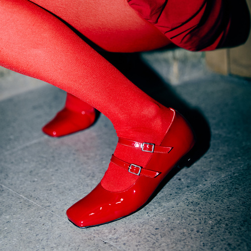 Ballerines plates en cuir verni rouge 