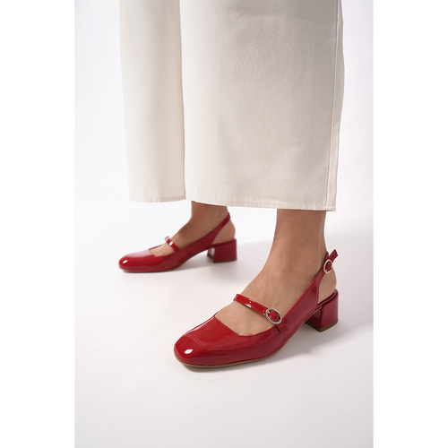 Escarpin en cuir verni rouge de style Mary Jane avec talon 